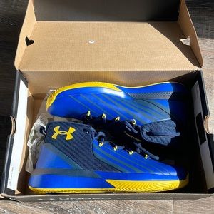 Brand New Under Armour GS Curry 7Y